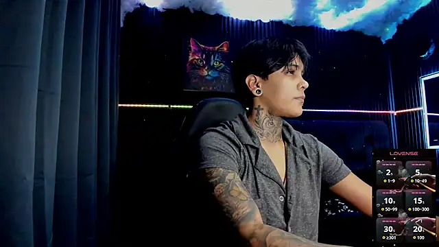 Snapshot of ZhoeStrong chatting on 11-09-25, 07:56 ZhoeStrong online show from 11-09-25, 07:56