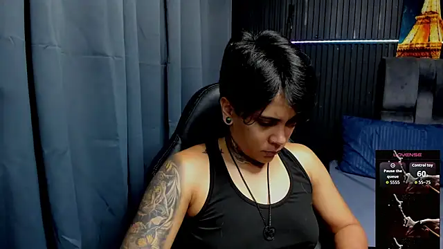 Snapshot of ZhoeStrong chatting on 11-02-25, 10:15 ZhoeStrong online show from 11-02-25, 10:15