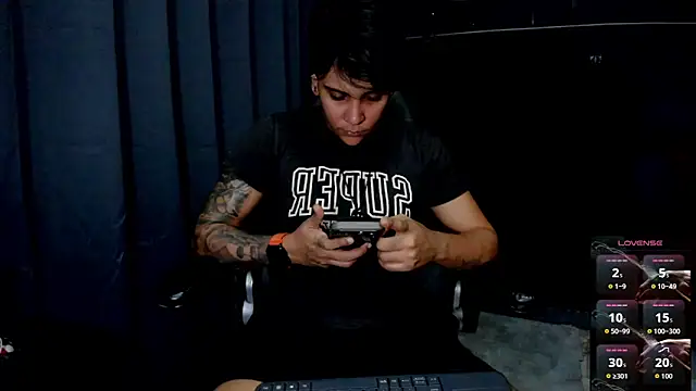 Snapshot of ZhoeStrong chatting on 11-21-25, 08:52 ZhoeStrong online show from 11-21-25, 08:52