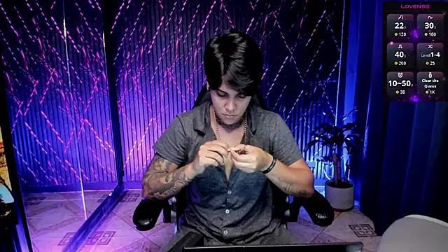 Snapshot of ZhoeStrong chatting on 02-01-26, 08:07 ZhoeStrong online show from 02-01-26, 08:07