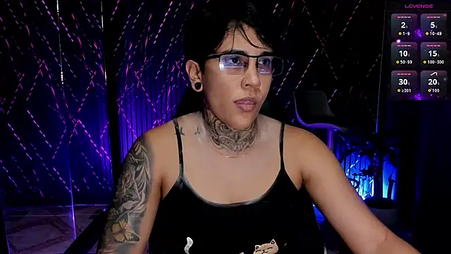 Snapshot of ZhoeStrong chatting on 02-02-26, 10:42 ZhoeStrong online show from 02-02-26, 10:42