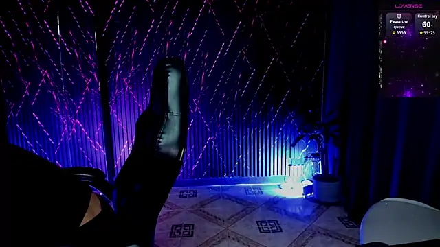 Snapshot of ZhoeStrong chatting on 02-06-26, 11:45 ZhoeStrong online show from 02-06-26, 11:45