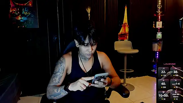 Snapshot of ZhoeStrong chatting on 10-01-25, 10:35 ZhoeStrong online show from 10-01-25, 10:35