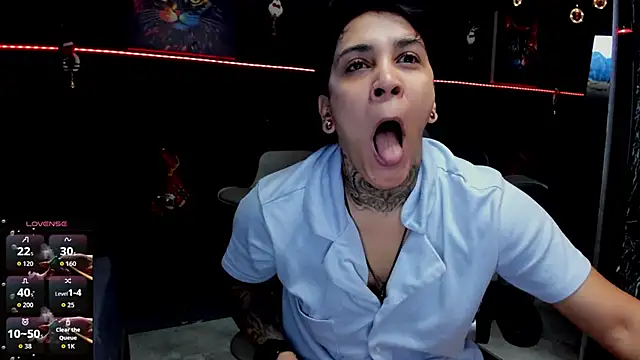 Snapshot of ZhoeStrong chatting on 12-13-25, 08:04 ZhoeStrong online show from 12-13-25, 08:04