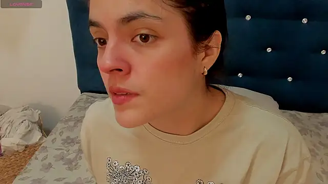 Snapshot of sofiaclauss chatting on 02-08-25, 05:29 sofiaclauss online show from 02-08-25, 05:29