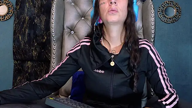 Snapshot of LusstCruella chatting on 06-15-26, 05:23 LusstCruella online show from 06-15-26, 05:23