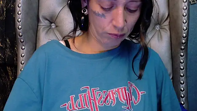 Snapshot of LusstCruella chatting on 05-13-26, 12:34 LusstCruella online show from 05-13-26, 12:34