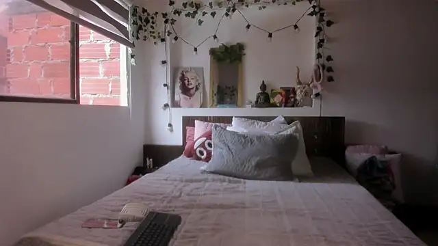 Snapshot of cattleya_campbell chatting on 12-18-25, 09:29 cattleya campbell online show from 12-18-25, 09:29