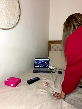 Martina Miiller online show from 10-10-25, 03:07