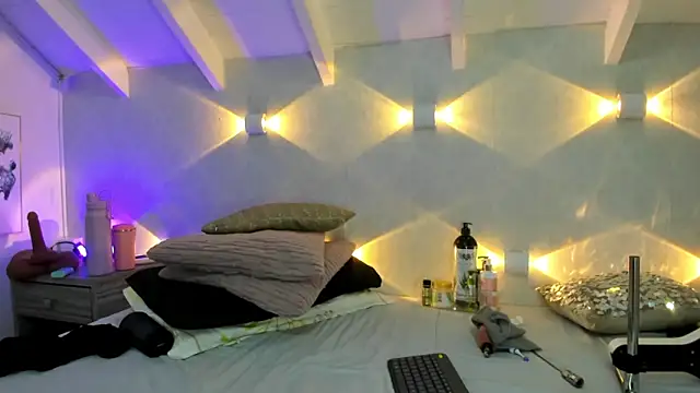 Martina Miiller online show from 03-24-26, 01:00