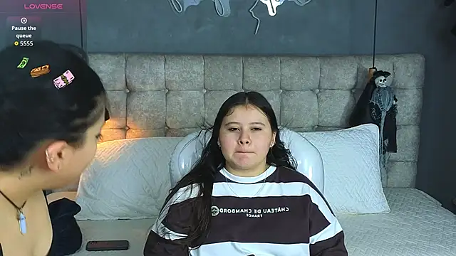 Laia and Aloby online show from 10-24-25, 10:20