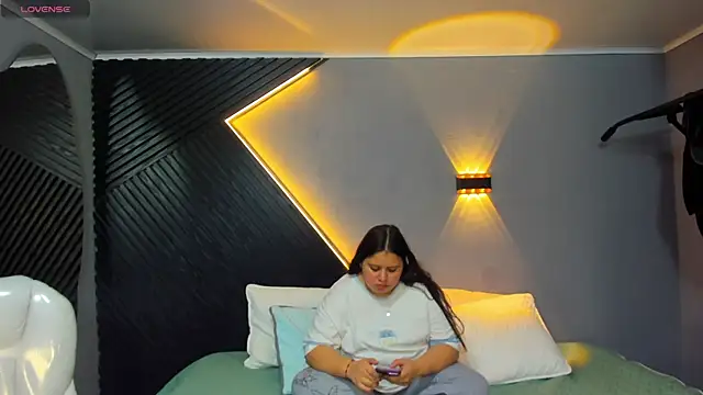 Laia and Aloby online show from 04-09-26, 10:27