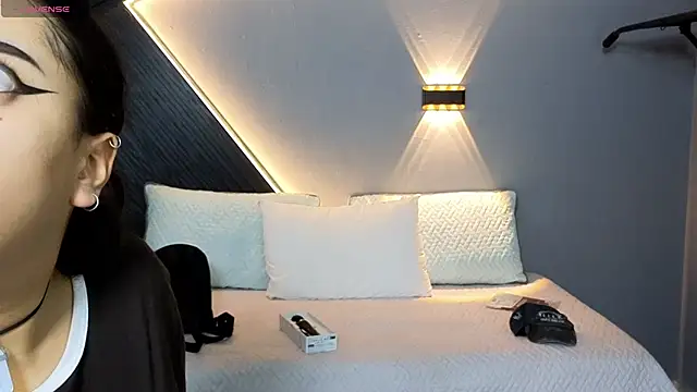 Laia and Aloby online show from 02-10-26, 02:21