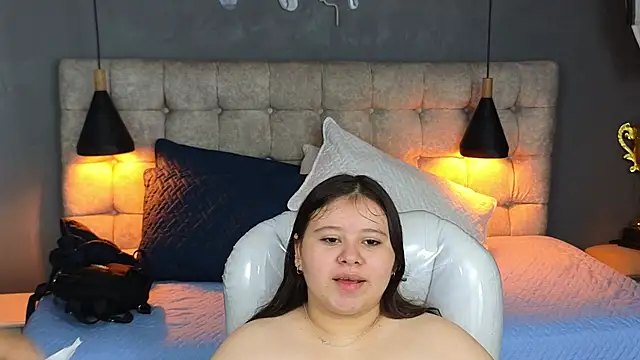 Snapshot of Laia_and_Aloby chatting on 09-18-25, 10:24 Laia and Aloby online show from 09-18-25, 10:24