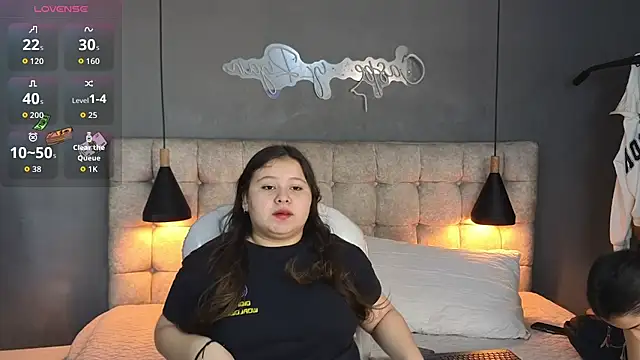 Snapshot of Laia_and_Aloby chatting on 09-24-25, 10:27 Laia and Aloby online show from 09-24-25, 10:27