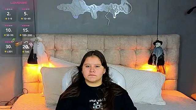 Snapshot of Laia_and_Aloby chatting on 10-13-25, 10:21 Laia and Aloby online show from 10-13-25, 10:21