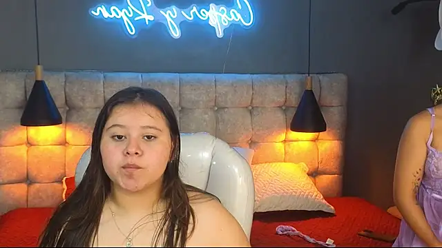 Snapshot of Laia_and_Aloby chatting on 02-25-25, 10:20 Laia and Aloby online show from 02-25-25, 10:20