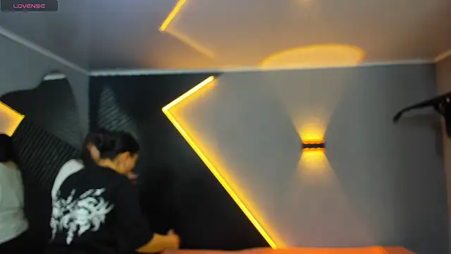 Laia and Aloby online show from 04-16-26, 10:23