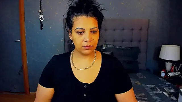 AmyCubes online show from 11-02-25, 06:18