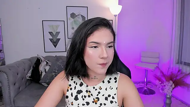 Snapshot of kendaall_jenner_ chatting on 01-29-25, 01:27 kendaall jenner online show from 01-29-25, 01:27