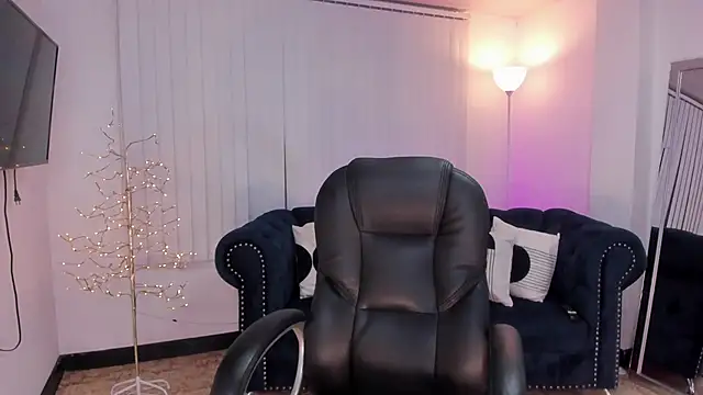 Snapshot of kendaall_jenner_ chatting on 02-07-25, 10:19 kendaall jenner online show from 02-07-25, 10:19