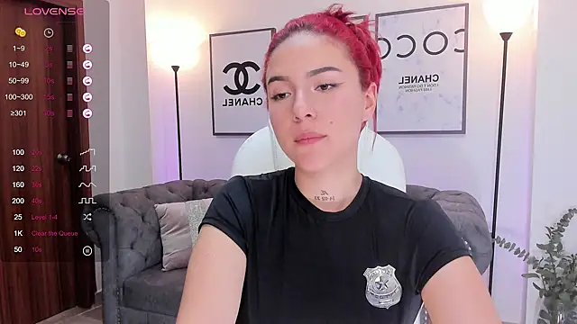 Snapshot of kendaall_jenner_ chatting on 03-01-25, 06:35 kendaall jenner online show from 03-01-25, 06:35