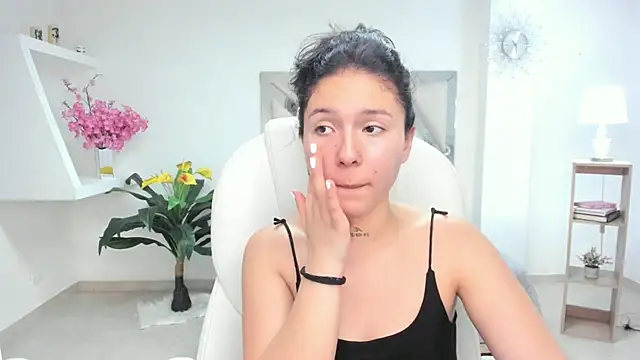 Snapshot of kendaall_jenner_ chatting on 02-01-25, 04:35 kendaall jenner online show from 02-01-25, 04:35