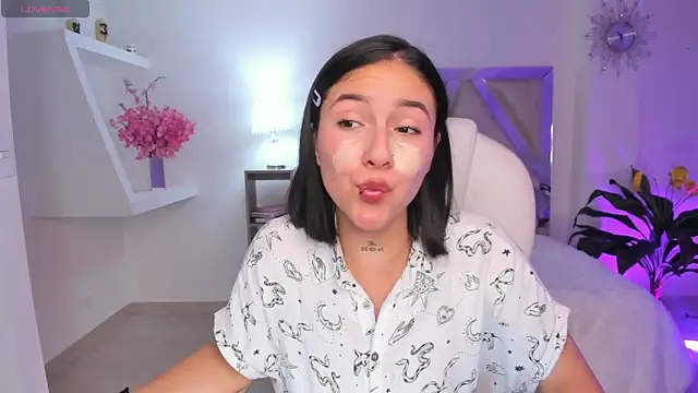 Snapshot of kendaall_jenner_ chatting on 01-18-25, 01:19 kendaall jenner online show from 01-18-25, 01:19