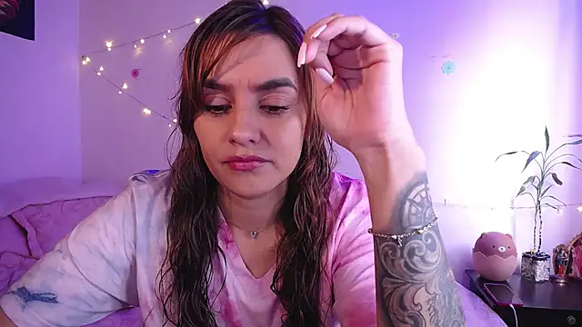 Snapshot of Lu_perez chatting on 11-03-25, 05:16 Lu perez online show from 11-03-25, 05:16