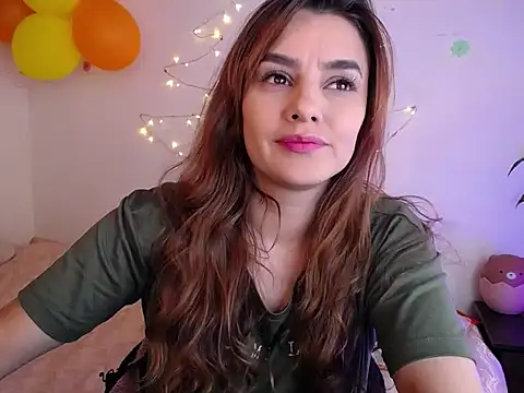 Snapshot of Lu_perez chatting on 11-26-25, 05:46 Lu perez online show from 11-26-25, 05:46