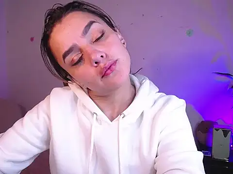 Snapshot of Lu_perez chatting on 12-02-25, 12:44 Lu perez online show from 12-02-25, 12:44