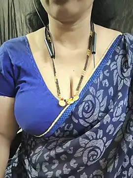 Snapshot of bhuvana555 chatting on 06-11-26, 05:54 bhuvana555 online show from 06-11-26, 05:54