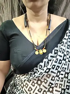 Snapshot of bhuvana555 chatting on 04-25-26, 05:21 bhuvana555 online show from 04-25-26, 05:21