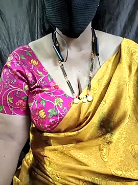 Snapshot of bhuvana555 chatting on 03-11-26, 05:07 bhuvana555 online show from 03-11-26, 05:07