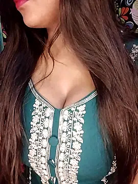 Snapshot of Sreya213 chatting on 02-21-26, 07:16 Sreya213 online show from 02-21-26, 07:16