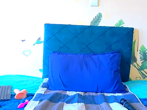 Snapshot of chloechrome chatting on 11-08-25, 01:47 chloechrome online show from 11-08-25, 01:47