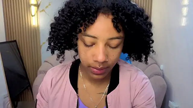 Snapshot of Violeth_b chatting on 10-08-25, 12:50 Violeth b online show from 10-08-25, 12:50