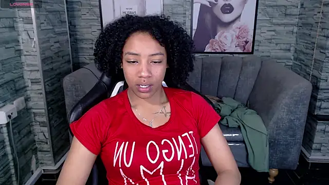 Snapshot of Violeth_b chatting on 09-12-25, 12:49 Violeth b online show from 09-12-25, 12:49