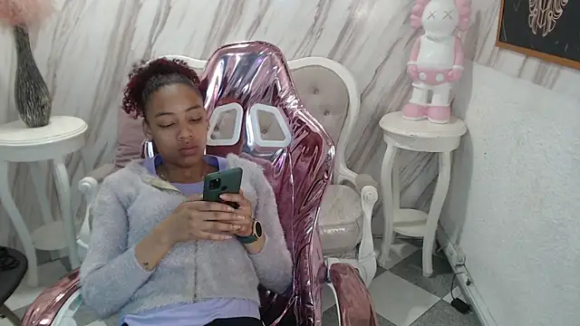 Snapshot of Violeth_b chatting on 03-01-25, 12:45 Violeth b online show from 03-01-25, 12:45