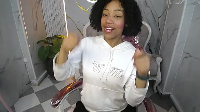 Snapshot of Violeth_b chatting on 10-17-25, 01:13 Violeth b online show from 10-17-25, 01:13