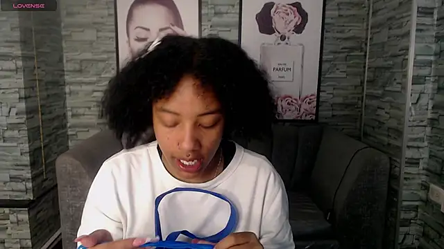 Snapshot of Violeth_b chatting on 10-03-25, 12:50 Violeth b online show from 10-03-25, 12:50