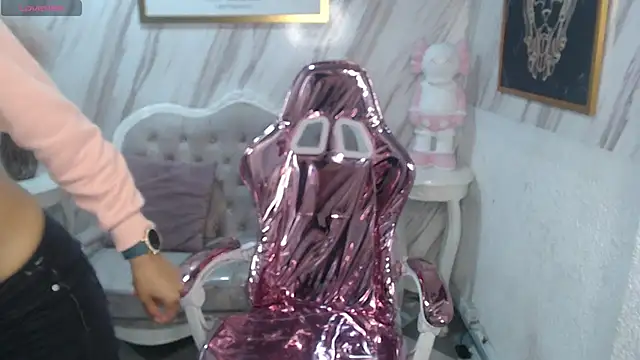 Snapshot of Violeth_b chatting on 03-13-25, 12:56 Violeth b online show from 03-13-25, 12:56