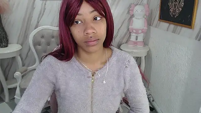 Snapshot of Violeth_b chatting on 03-05-25, 12:44 Violeth b online show from 03-05-25, 12:44