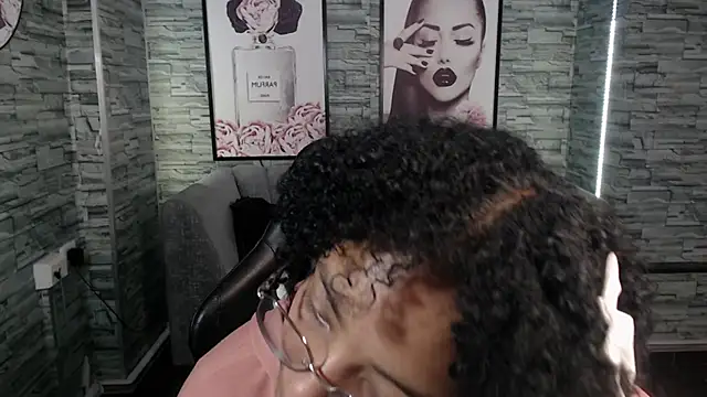 Snapshot of Violeth_b chatting on 09-10-25, 12:48 Violeth b online show from 09-10-25, 12:48