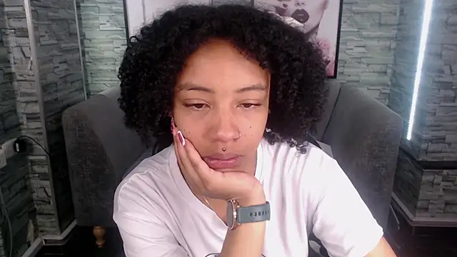 Snapshot of Violeth_b chatting on 09-13-25, 12:38 Violeth b online show from 09-13-25, 12:38