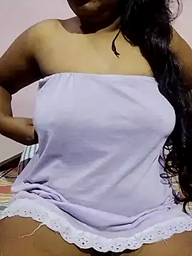 Snapshot of Diwya69 chatting on 07-10-26, 04:51 Diwya69 online show from 07-10-26, 04:51