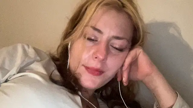 SkarlettRose96 online show from 10-15-25, 04:11