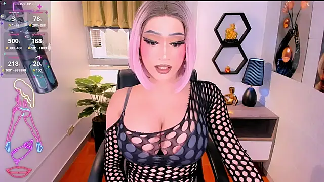 Snapshot of TwittyGirL9inch_exotic chatting on 05-10-26, 03:32 TwittyGirL9inch exotic online show from 05-10-26, 03:32