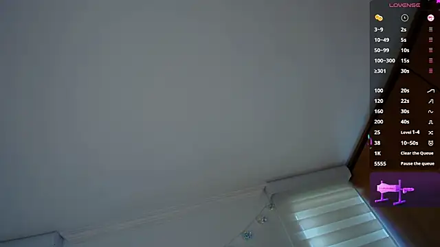 venusleroy  online show from 04-20-26, 09:27