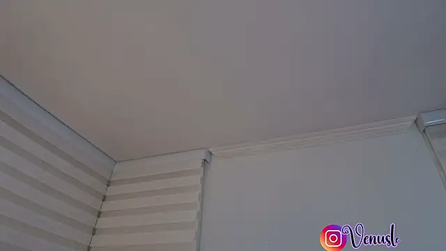 venusleroy  online show from 12-04-25, 11:15